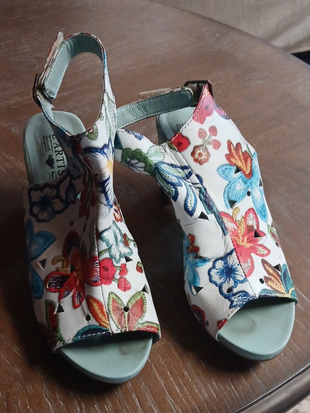 Artisan White Floral Embroidered Peep-Toe Slingback Heels L'artiste Size 40